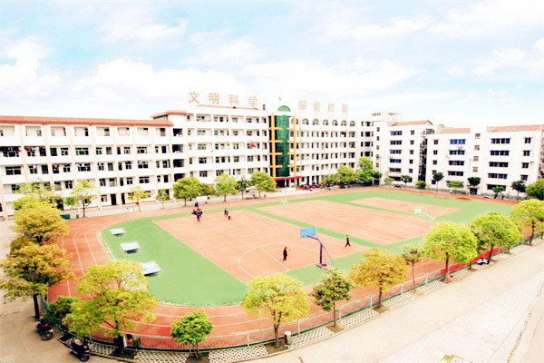 成都中專招生學費貴嗎